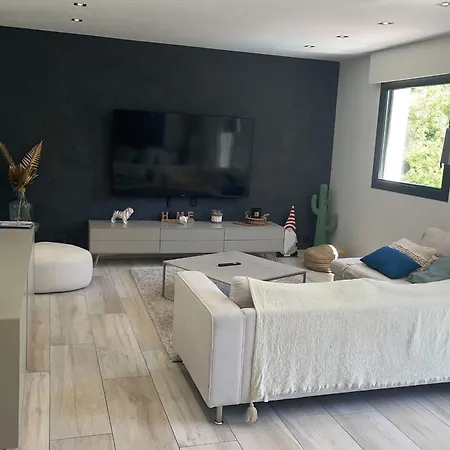 House 6p With Private Pool In