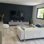 House 6p With Private Pool In