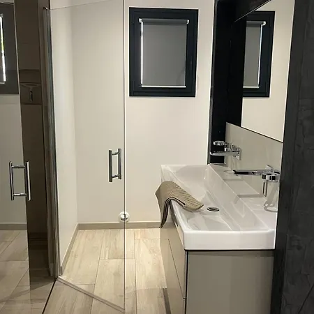 House 6p With Private Pool In